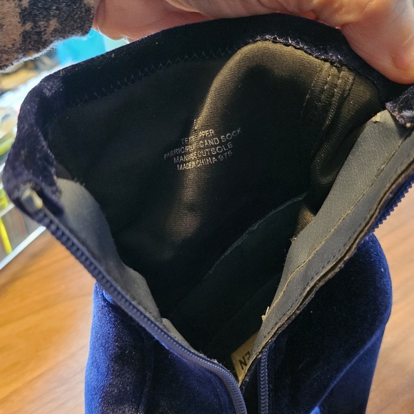 Steve Madden EDIT Blue Velvet zippered women's booties size 7M - Picture 9 of 11